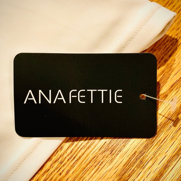 White padded exercise Bra, Excellent, NWT! - Picture 4 of 5